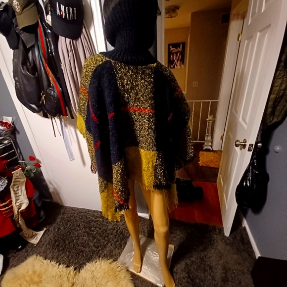 Shawl - Picture 3 of 3